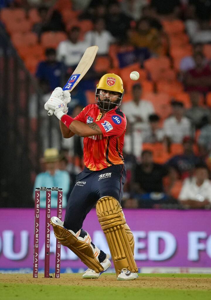 सिद्धू ने अपनी ड्रीम टीम में चार नंबर पर श्रेयस अय्यर को जगह दिया है. अय्यर ने इस साल शानदार बल्लेबाजी की. उन्होंने पंजाब किंग्स को फाइनल तक पहुंचाया. सिद्धू ने पांच नंबर पर निकोलस पूरन को रखा.