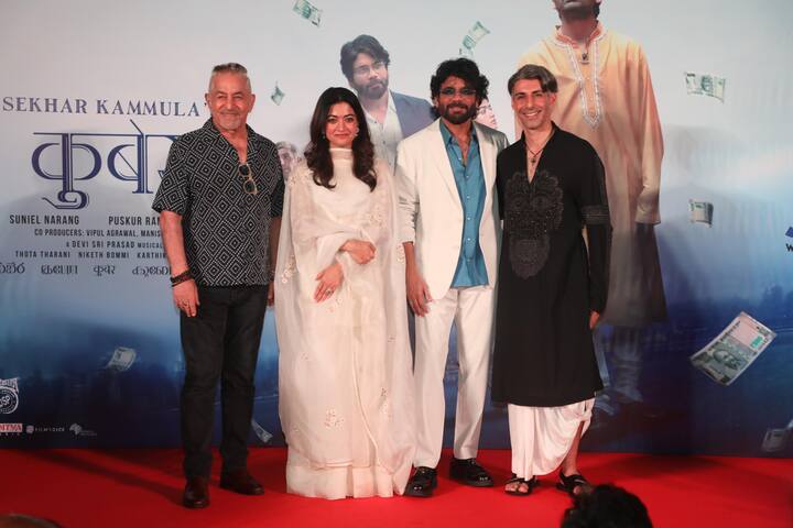 रश्मिका, धनुष और नागार्जुन के अलावा इस फिल्म में जिम सर्भ, दलीप ताहिल, सुनैना येला और भी कई कलाकर नजर आएंगे. इवेंट के दौरान सभी को एक साथ कैमरे को पोज देते देखा गया.