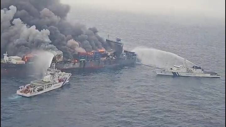 यासोबतच, नौदलाने कोची येथील आयएनएस गरुड नौदल हवाई तळावरून एक डॉर्नियर विमान उडवण्याची योजना आखली आहे, जे घटनास्थळी पोहोचून परिस्थितीचे मूल्यांकन करेल आणि आवश्यक समन्वय प्रदान करेल.