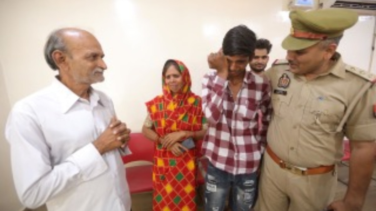 10 साल पहले लापता मासूम को पुलिस ने किया बरामद, माता-पिता की छलक आई आंखें