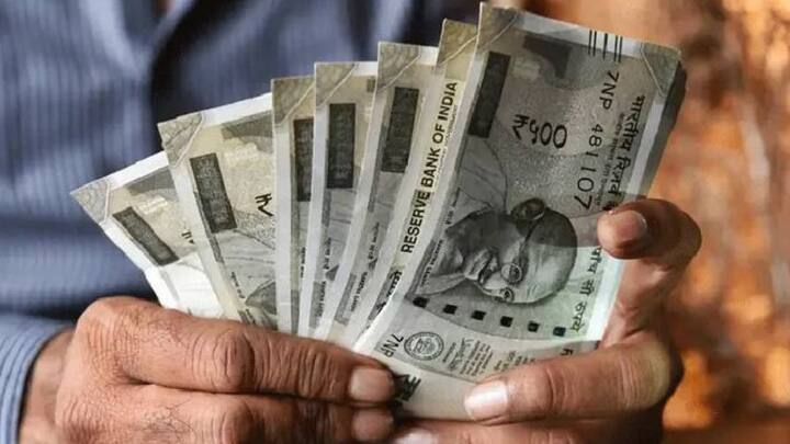 দেশে নারী ক্ষমতায়নের লক্ষ্যে সরকার নানাবিধ প্রকল্প এনেছে মহিলাদের জন্য। তাদের আত্মনির্ভর করে তোলার লক্ষ্যেই এই প্রকল্পগুলি আনা হয়েছে।