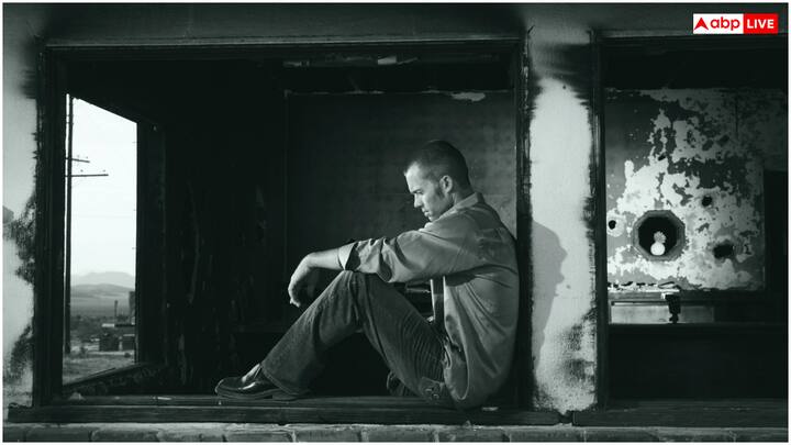 जिन लोगों की उम्र 60 साल से ज्यादा है और उन्हें खतरा काफी ज्यादा होता है. दरअसल, मोटापे से इंसुलिन रेजिस्टेंस, हार्मोनल डिसबैलेंस और सूजन की दिक्कतें बढ़ने लगती हैं. इससे कैंसर की सेल्स काफी तेजी से बढ़ती हैं.