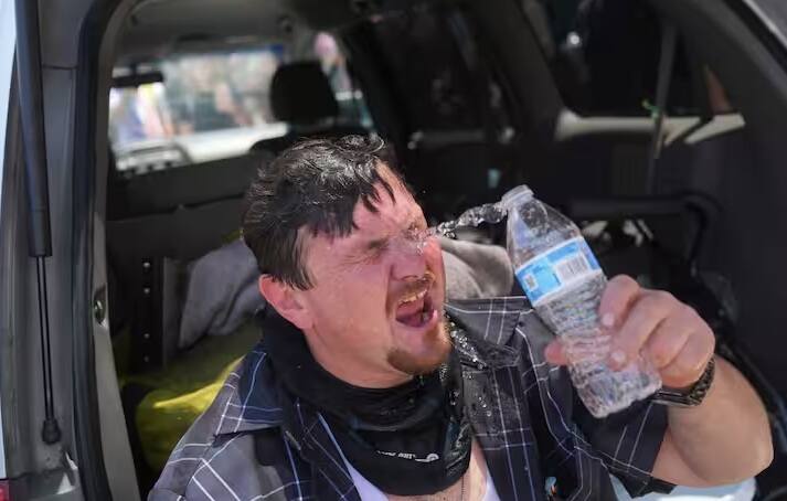 વાયરલ વીડિયોમાં વિરોધીઓ અમેરિકન ધ્વજ સળગાવતા જોવા મળ્યા હતા. કેટલાક લોકોએ એક જ ધ્વજ પર થૂંકીને પોતાનો ગુસ્સો વ્યક્ત કર્યો હતો. આ દરમિયાન સોવિયેત યુનિયન અને મેક્સિકોનો ધ્વજ પણ જોવા મળ્યો હતો.