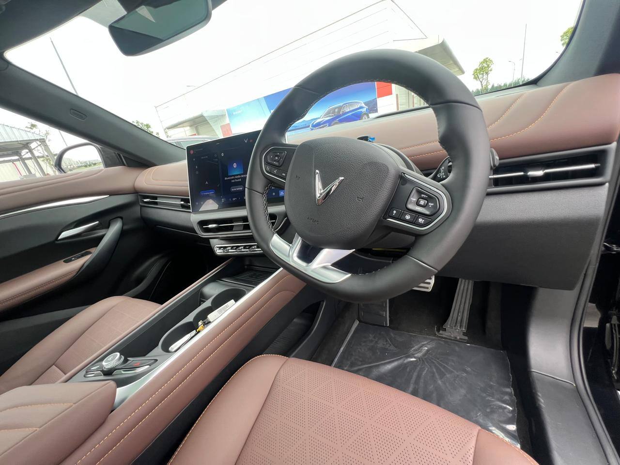 VinFast VF7 First Drive: स्टाइल, रेंज और प्रीमियम फीचर्स के साथ एंट्री की तैयारी कर रही विनफास्ट VF7, जानें कितनी होगी कीमत?