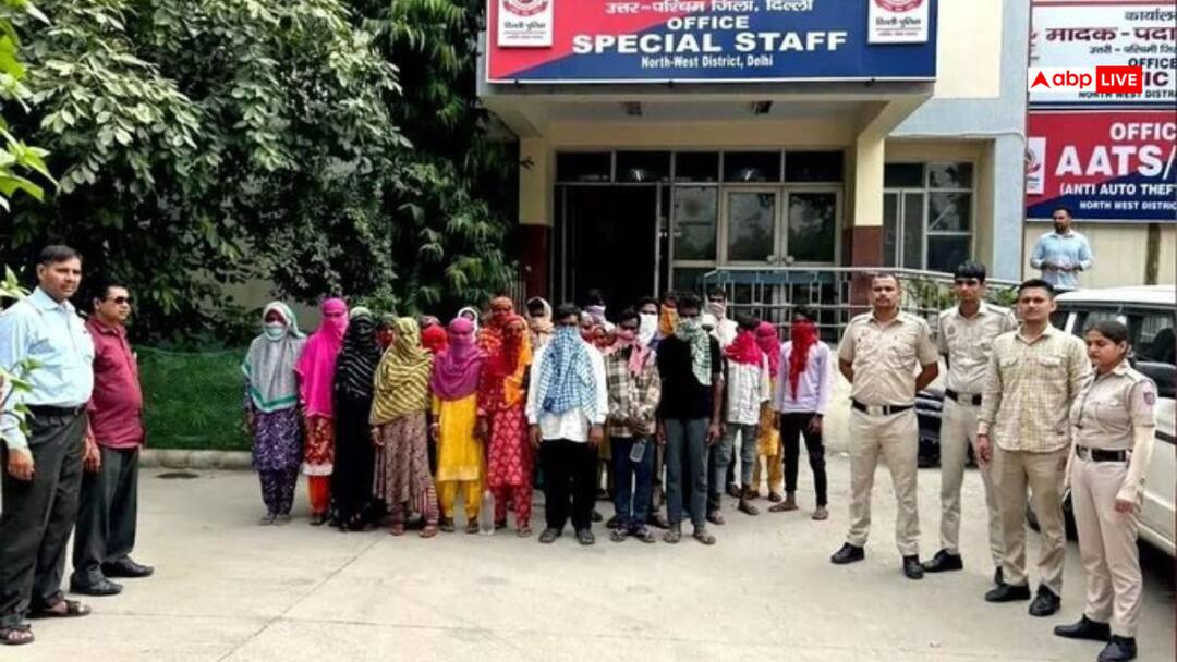 Delhi News: दिल्ली में अवैध प्रवासियों के खिलाफ बड़ी कार्रवाई, पुलिस ने अरेस्ट किए 242 बांग्लादेशी Delhi Major action against illegal Bangladeshi immigrants 242 arrested Delhi News: दिल्ली में अवैध प्रवासियों के खिलाफ बड़ी कार्रवाई, पुलिस ने अरेस्ट किए 242 बांग्लादेशी