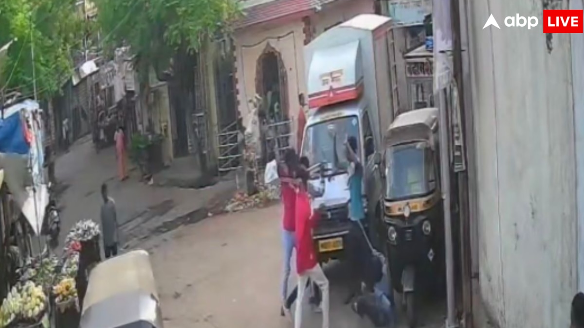 महाराष्ट्र के उल्हासनगर में बदमाशों का तांडव, गाड़ियां तोड़ीं, राहगीरों पर हमला, दहशत का माहौल