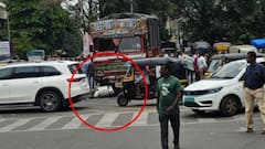 Pune Accident News: पुण्यात भीषण अपघात; भर चौकात मागून आलेल्या ट्रकनं दुचाकीला उडवलं; क्षणार्धात झालं होत्याचं नव्हतं, महिलेचा जागीच मृत्यू एक गंभीर जखमी