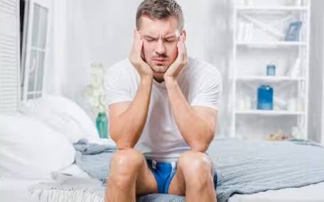 પ્રજનનક્ષમતા અને જાતીય જીવન પર અસર: ધૂમ્રપાન પુરુષો અને સ્ત્રીઓ બંનેમાં પ્રજનનક્ષમતા ઘટાડે છે. તે સ્ત્રીઓમાં માસિક સ્રાવની સમસ્યાઓ અને પુરુષોમાં શુક્રાણુઓની ગુણવત્તા પર સીધી અસર કરે છે.