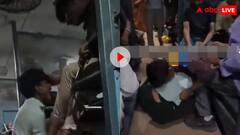 सीट को लेकर दो यात्रियों में मारामारी! पहले काटा फिर टांग पकड़ घसीटा, जमकर चले लात घूंसे