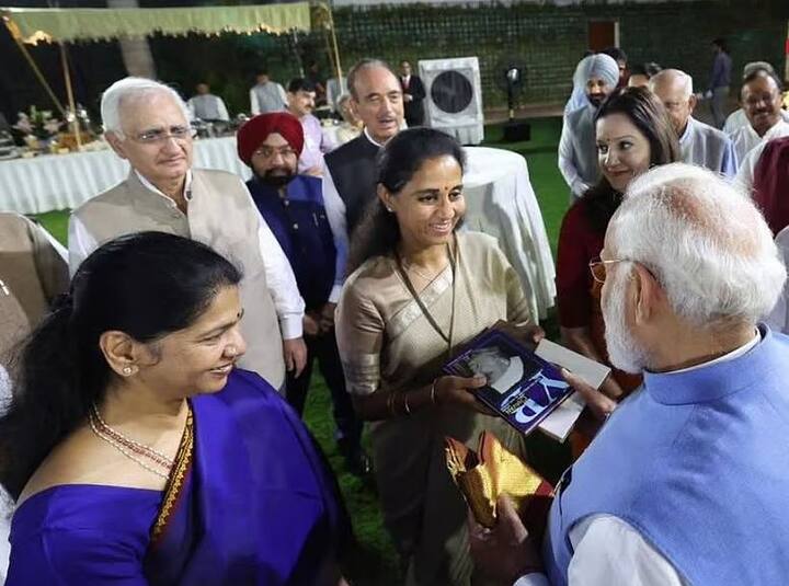 शरद पवारांची तब्येत कशी आहे?, असा प्रश्न नरेंद्र मोदींनी सुप्रिया सुळेंना विचारला.