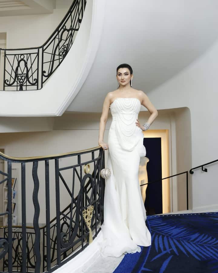 Art patron, philanthropist, and fashion connoisseur Shalini Passi served a stunning vision of timeless elegance during her latest photoshoot at the iconic Hôtel Martinez in Cannes.