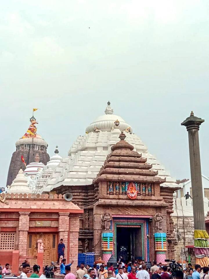 এদিন ভোর ৪.৩০ মিনিটে মঙ্গলর্পণ হয়। এরপর সকাল ৯টা নাগাদ হয় মঙ্গলারতি। সূর্য পুজো করা হবে সকাল সাড়ে দশটা নাগাদ। নির্ঘণ্ট অনুযায়ী, পুজা ও স্নান দুপুর ১২.২০ থেকে শুরু। 