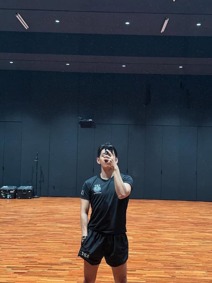 At the Chuncheon event, RM performed the Detective Conan theme on the saxophone, while V joined him on stage holding flower bouquets.