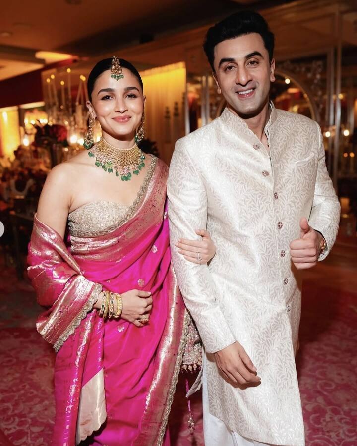 हम बात कर रहे हैं रणबीर कपूर और आलिया भट्ट की, जो कि इंडस्ट्री के टैलेंटेड कपल्स में से एक हैं. इस कपल का घर जल्द ही बनने वाला है, जिसकी कीमत को लेकर इन दिनों काफी चर्चा हो रही हैं.