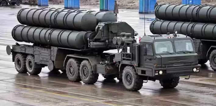 આજની 21મી સદીમાં પણ દુશ્મન દેશો દ્વારા મિસાઇલો, ડ્રોન અને હવાઈ હુમલાના રૂપમાં આકાશમાંથી આવા અદ્રશ્ય જોખમો સતત ઉભરી રહ્યા છે. આવી સ્થિતિમાં હવે દેશની તાકાત ફક્ત તેના શસ્ત્રો દ્વારા જ નહીં પરંતુ તેની એર ડિફેન્સ દ્વારા પણ માપવામાં આવે છે.