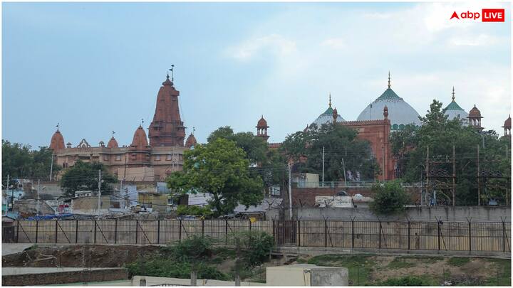 अगर पहाड़ों का रुख नहीं करना चाहते हैं तो दिल्ली से 180 किमी दूर मथुरा-वृंदावन की सैर कर सकते हैं. यहां धार्मिक और सांस्कृतिक टूरिज्म का अहसास होगा. मथुरा-वृंदावन में प्रेम मंदिर, इस्कॉन मंदिर और बांके बिहारी मंदिर शांति और आध्यात्मिकता का अनुभव कराते हैं.