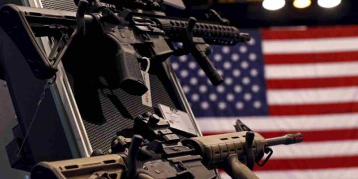 2017 में जिन देशों में नागरिकों के पास सबसे अधिक हथियार मौजूद थे उनमें अमेरिका सबसे ऊपर रहा, जहां लगभग 39 करोड़ हथियार मौजूद थे. भारत दूसरे स्थान पर रहा, जहां करीब 7 करोड़ से अधिक हथियार नागरिकों के पास थे. इसके बाद चीन, पाकिस्तान, रूस, ब्राज़ील, मेक्सिको, जर्मनी, यमन और तुर्की जैसे देश सूची में शामिल हैं.