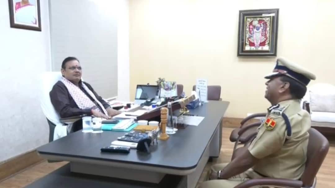 Rajasthan Govt Appoints IPS Dr Ravi Prakash as New DGP for 19 days only meet cm bhajan Lal Sharma ANN सिर्फ 19 दिनों के लिए राजस्थान के नए DGP बने डॉ रवि प्रकाश, जानें सीएम भजनलाल शर्मा से मिलकर क्या कहा?