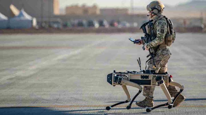 Military AI Technology: परमाणु बम के बाद अब कोई और तकनीक अगर युद्ध की दुनिया को सबसे ज़्यादा बदलने की ताकत रखती है तो वह है आर्टिफिशियल इंटेलिजेंस.