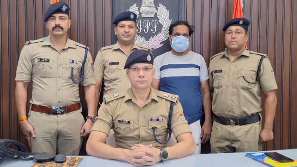 उत्तराखंड में फर्जी बाबा गिरफ्तार, महिला के साथ किया रेप, खुद को इच्छाधारी बताकर करता था ठगी