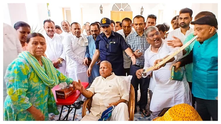 Lalu Prasad Cuts Birthday Cake With Rabri Devi, Supporters In Patna