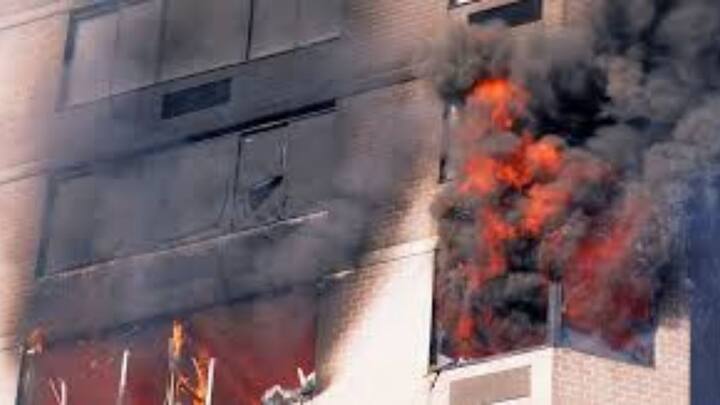 अगर आप भी किसी हाईराइज बिल्डिंग में रहते हैं. और वहां अचानक से इस तरह आग लगने की घटना सामने आती है. तो आपको जल्दबाजी में फैसला नहीं लेना है आपको बिल्डिंग से कूदना नहीं है. बल्कि सूझबूझ से काम लेना है.