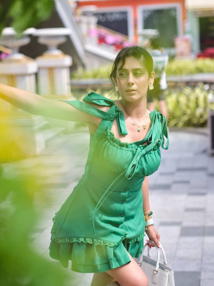 ईशा ने आगे कहा कि वो एक्स समर्थ जुरेल को हसबैंड मटेरियल मानती हैं और उनसे शादी कर सकती हैं.