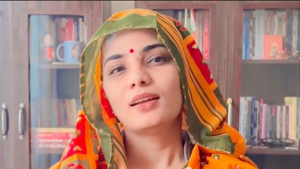 राजा रघुवंशी-सोनम और राज कुशवाहा मामले पर नेहा सिंह राठौर का बड़ा बड़ा बयान, ‘जो लोग अपनी बेटी की…’