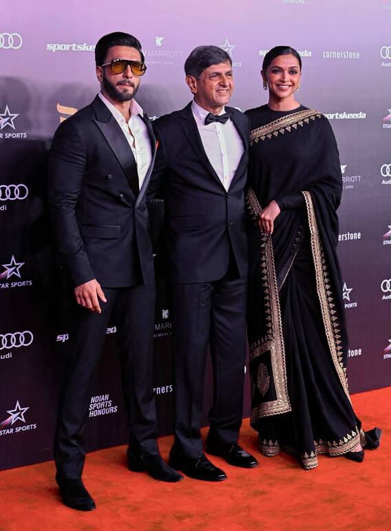 এমনও উপহার সম্ভব! জন্মদিনে বাবাকে সারপ্রাইজ দীপিকার