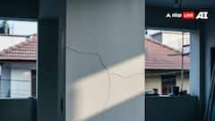 घर पर जादू-टोना: 7 संकेत जो बताते हैं कि आपके घर पर हुआ है काला जादू, तुरंत करें जांच!