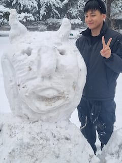 Kim Taehyung’s Post-Military Photos In Uniform Prove He’s Still The Ultimate Bias Wrecker