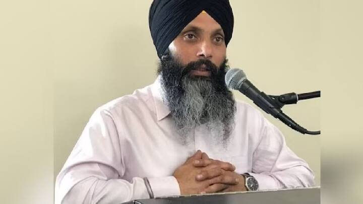 इसी बीच अर्श डल्ला पर खालिस्तानी आतंकवादी हरदीप सिंह निज्जर की नजर पड़ी. उसने अर्श डल्ला को अपने साथ शामिल कर लिया. लेकिन इस दौरान बंबीहा ग्रुप से नजदीकी बढ़ने के लिए अर्श डल्ला और लॉरेंस बिश्नोई में दुश्मनी हो गई.