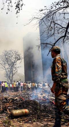 மின்னல் தாக்கும்போது விமானங்கள் விபத்துக்கு உள்ளாகுமா?