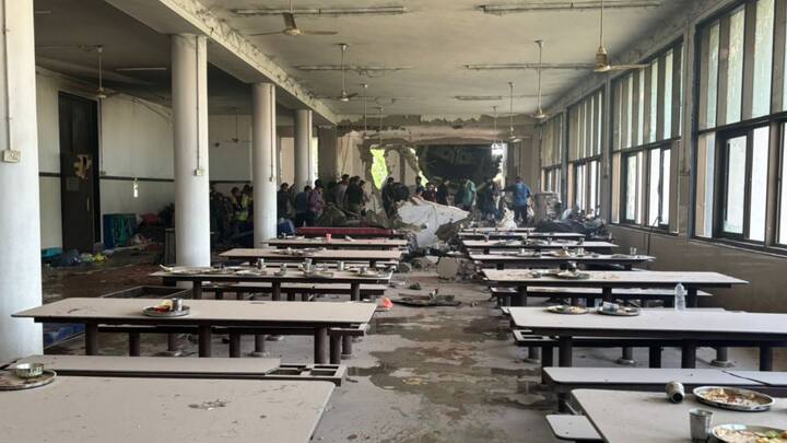 বিমানটি মেডিক্যাল পড়ুয়াদের হস্টেলে গিয়ে ধাক্কা মারে। ২২ জন MBBS পড়ুয়ার মৃত্যু হয়েছে বলে জানা যাচ্ছে। পাশাপাশি, অনেক সাধারণ মানুষও এই দুর্ঘটনার বলি হয়েছেন বলে জানা যাচ্ছে। তবে বৃহস্পতিবার রাত ৮.৩০টা পর্যন্ত নির্দিষ্ট পরিসংখ্যান সামনে আসেনি।