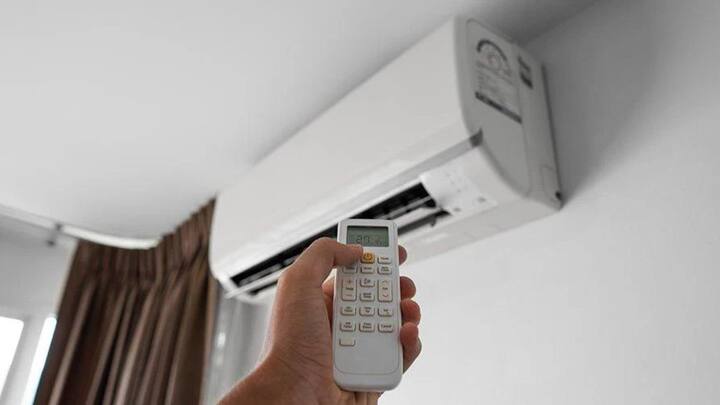 लगभग सभी के घरों में एसी का इस्तेमाल हो रहा है. बिना एसी के एक पल भी मुश्किल है. देश के कुछ इलाकों में तो गर्मी इतनी ज्यादा है. वहां हीट वेव के प्रभाव के चलते लोग एसी को 18 डिग्री सेल्सियस के तापमान पर चला रहे हैं.