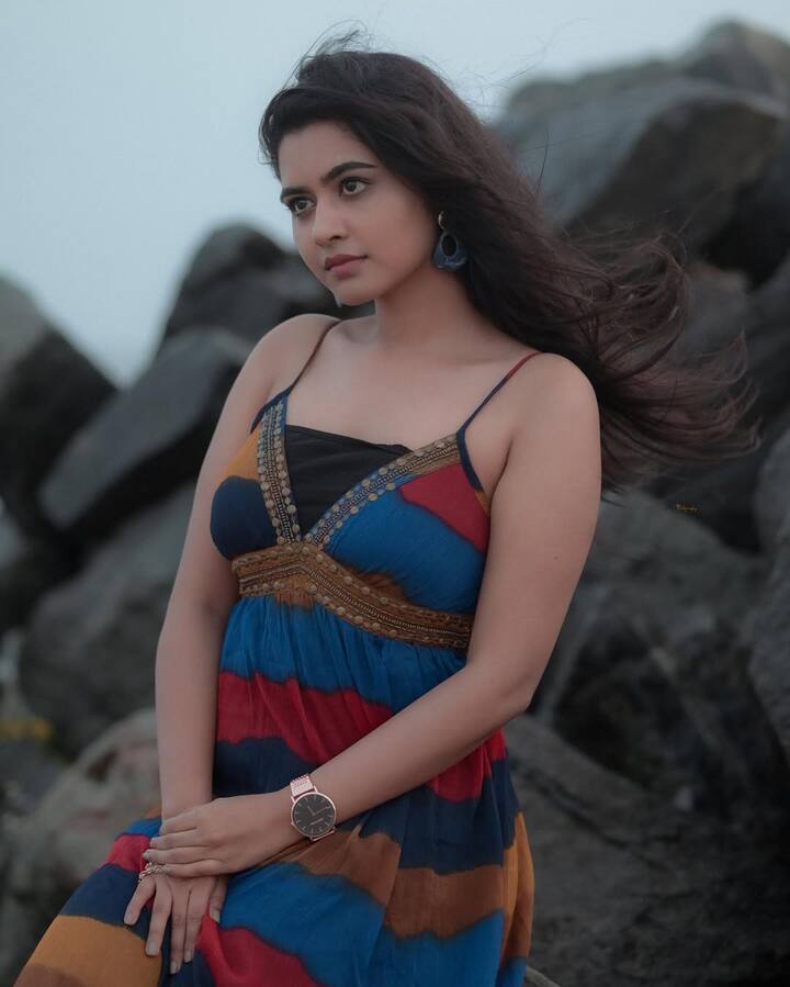 கலைக்கு பெயர் போன தஞ்சாவூர் மாவட்டத்தில் இருந்து கலை மற்றும் திரைத்துறைக்கு பல திறமைகள் அறிமுகமாகியுள்ளனர். அந்த வகையில், தஞ்சாவூர், பட்டுக்கோட்டையை சேர்ந்த தீபா பாலு திரைத்துறைக்கு தவிர்க்க முடியாத அறிமுகம். ஹாட்ஸ்டாரில் ஒளிபரப்பாகி வரும் 'ஹார்ட்பீட்' வெப்தொடரில் டாக்டர் கதாபாத்திரத்தில் நடித்து ஏராளமான ரசிகர்களை கவர்ந்துள்ளார்.