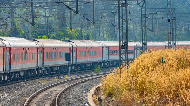 IRCTC থেকে তৎকাল টিকিট কাটতে ১ জুলাই থেকে চালু হচ্ছে নতুন নিয়ম। এবার থেকে তৎকাল বুকিংয়ে আধার কার্ডের ই-অথেন্টিকেশন বাধ্যতামূলক হচ্ছে। অর্থাৎ তৎকাল টিকিট বুকিং হবে আধারের তথ্য যাচাই করে।