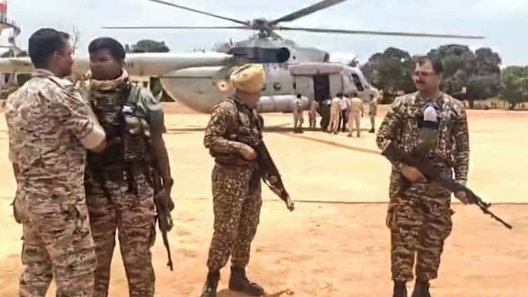 3 Naxals Carrying Rs 19 Lakh Reward Surrender In Chhattisgarh 3 Naxals Carrying Rs 19 Lakh Reward Surrender In Chhattisgarh
