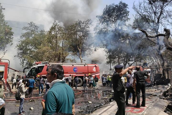 અકસ્માત બાદ બચાવ કામગીરીમાં સેનાની ટીમ પણ ઘટનાસ્થળે પહોંચી હતી. અમદાવાદ વિમાન દુર્ઘટના બાદ રાહત અને બચાવ કાર્ય ઝડપથી ચાલી રહ્યું છે. સેના બચાવ કામગીરીમાં લાગી ગઈ છે. NDRFની ૩ ટીમો ગાંધીનગરથી અમદાવાદ પહોંચી છે. આ ટીમોમાં 90 સૈનિકોનો સમાવેશ થાય છે, જે અકસ્માત સ્થળે રાહત કાર્યમાં રોકાયેલા છે.. બચાવ કામગીરી સતત ચાલુ છે.