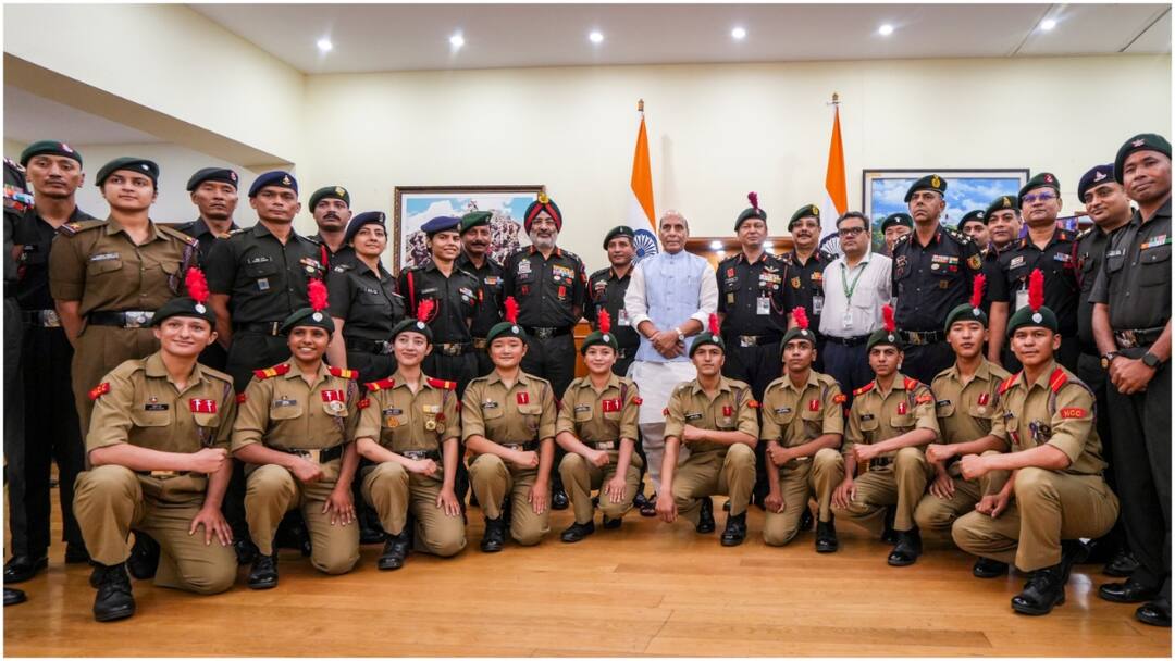 Rajnath Singh Hails NCC Cadets Everest Expedition Youth Have No Limits Defence Minister Rajnath Singh Hails NCC Cadets For Scaling Everest: 'Youth Have No Limits'