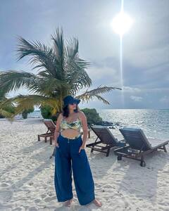 मां बनने के बाद प्यार का पंचनामा एक्ट्रेस का सिजलिंग अवतार, मालदीव वेकेशन पर दिए ऐसे-ऐसे पोज