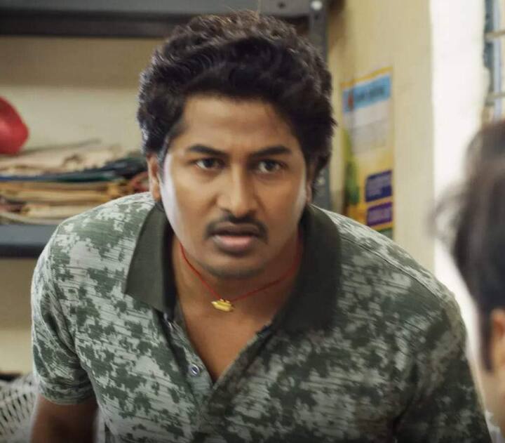 चंदन रॉय ग्राम पंचायत के ऑफिस असिस्टेंट विकास शुक्ला की भूमिका निभा रहे हैं. सचिवजी के बाद दूसरे स्थान पर रहने वाले विकास शुक्ला मंजू देवी और प्रधानजी के वफादार हैं.