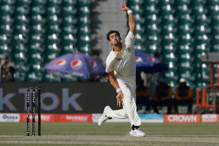 स्टार्क ने अच्छी बल्लेबाजी कर रहे रियान रिकल्टन को आउट किया. रिकल्टन 16 रन बनाकर पवेलियन लौटे. स्टार्क की शानदार गेंदबाजी की बदौलत साउथ अफ्रीका का पहले दिन स्कोर 4 विकेट पर 43 रन था.