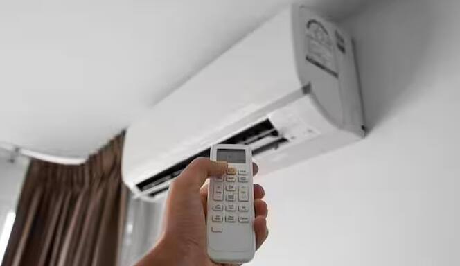 AC Temperature Rules: AC નું તાપમાન 20 થી નીચે નહીં જાય. પરંતુ શું આ નવો નિયમ એવા લોકો પર લાગુ પડશે જેમના ઘરમાં પહેલાથી જ AC લાગેલા છે? જવાબ જાણો.