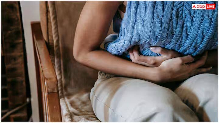 लघवीमध्ये फेस असेल तर याचा अर्थ असा की त्यात प्रथिनांचे प्रमाण जास्त आहे. हे मूत्रपिंड फिल्टर (ग्लोमेरुली) खराब होण्याचे संकेत आहे. हे दीर्घकालीन मूत्रपिंड रोगाचे मुख्य लक्षण आहे.