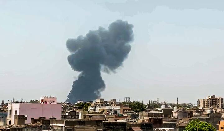 పైలట్‌ సుమిత్‌ సబర్వాల్ ఆధర్వంలో టేకాఫ్ అయిన ఎయిరిండియా విమానం. సుమిత్ కి 8200 గంటల పాటూ విమానం నడిపిన అనుభవం ఉంది