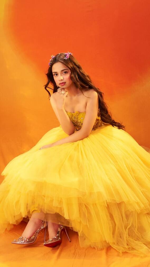 18 की हुईं नितांशी गोयल, बर्थडे पर दिखा प्रिंसेस वाला लुक