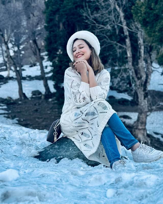 ऐसे में खबर आ रही है कि मिथुन चक्रवर्ती की बहू बिग बॉस के सीजन 19 में ग्रैंड एंट्री लेने वाली हैं.