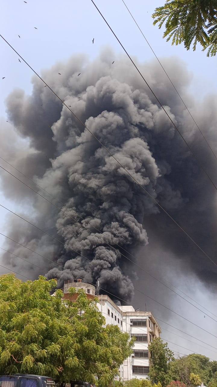 కో పైలట్ గా క్లైవ్ కుందర్ కి 1100 గంటల పాటూ విమానం నడిపిన అనుభవం ఉంది