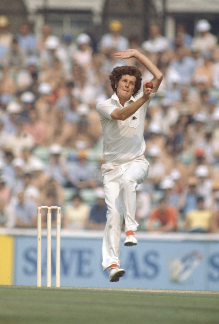 Pat cummins took 6 wickets in world test championship final broke 43 year old record wtc final 2025 sa vs aus 20 कमिंस इंग्लैंड के लॉर्ड्स मैदान पर कप्तान के तौर पर 5 विकेट हॉल लेने वाले दूसरे गेंदबाज बन गए हैं. उनसे पहले ये कारनामा इंग्लैंड के बॉब विलिस ने किया था. बॉब ने साल 1982 में इंडिया के खिलाफ 5 विकेट झटके थे.